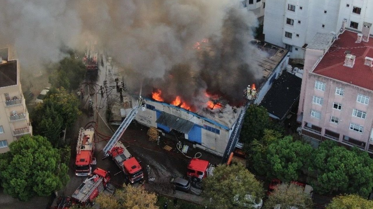 Maltepe'deki İş Yerinde Yangın Çıktı