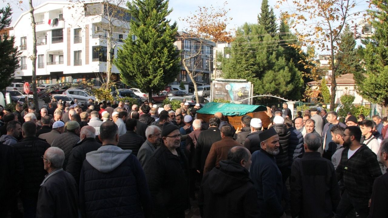 Trafik Kazasında Yaşamını Yitiren Gencin Cenazesi Defnedildi