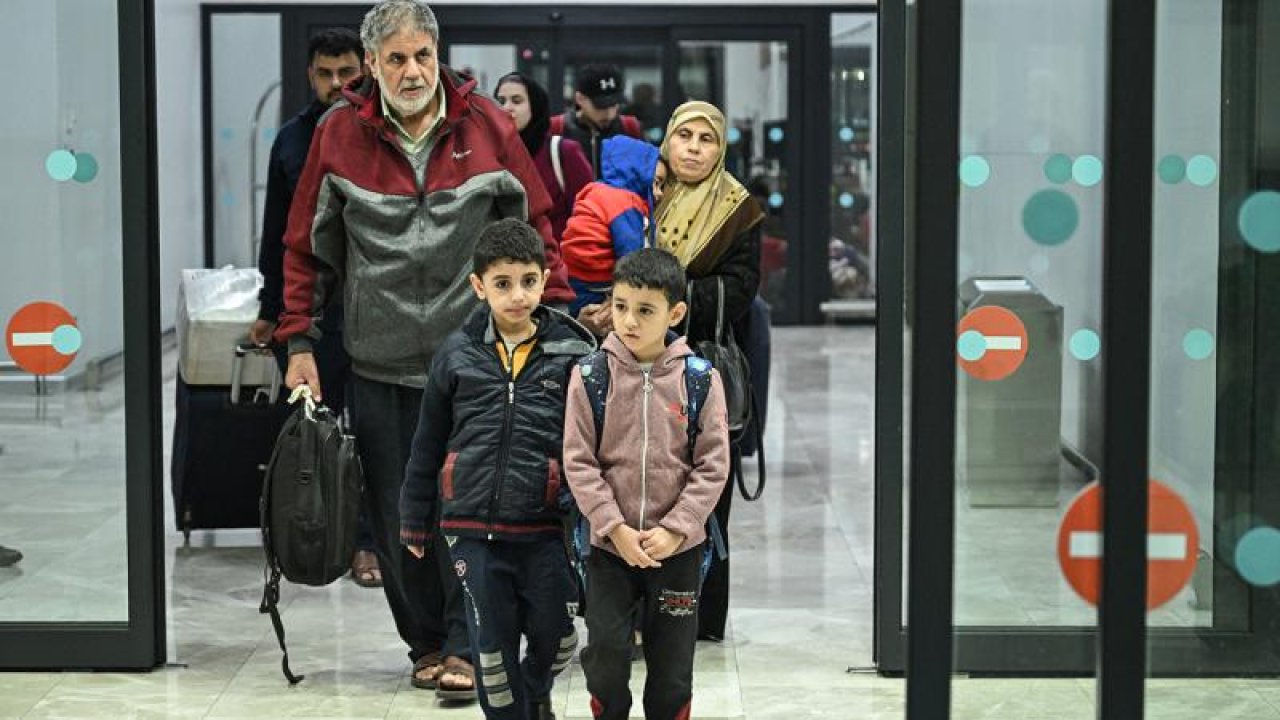 Gazze'den Tahliye Edilen Türkler Yurda Döndü