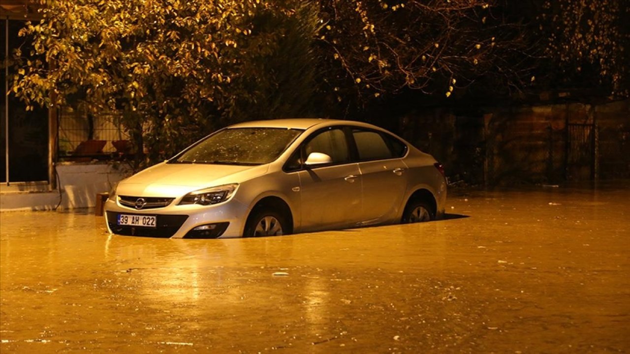 Kırklareli'nde Aniden Sağanak Bastırdı