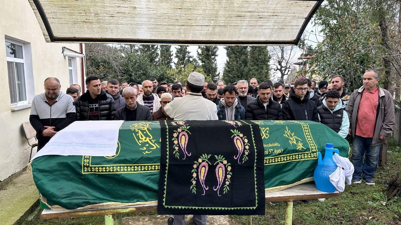 Edirne'deki Kazada Yaşamını Yitiren Kişi Sakarya'da Defnedildi