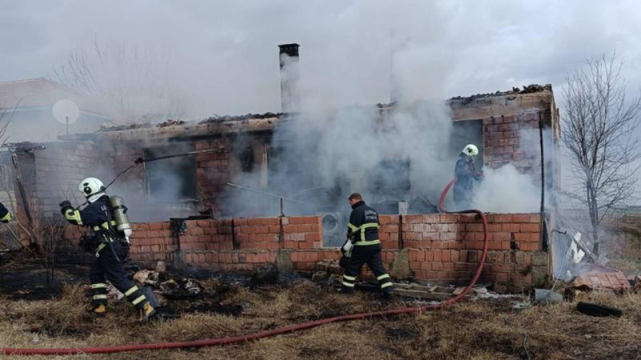 Kırklareli'nde Yangında Bir Ev Kullanılamaz Hale Geldi