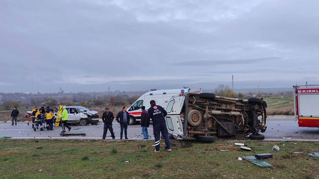 Feci Kazada Panelvan ile Otomobil Çarpıştı