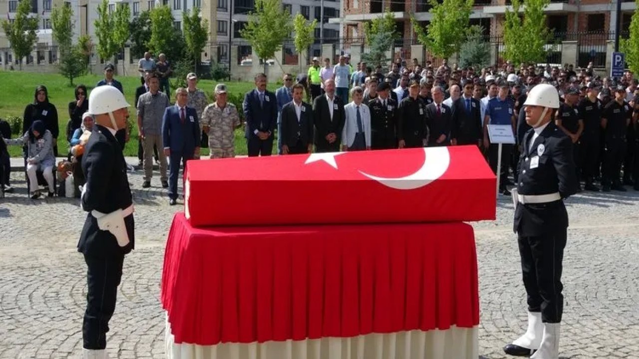 Yaşamını Yitiren Polis Memurunun Cenazesi Defnedildi