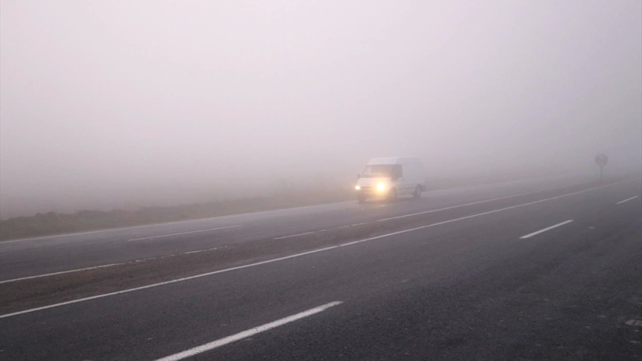 Tekirdağ'da Sis Görüş Mesafesini Düşürdü