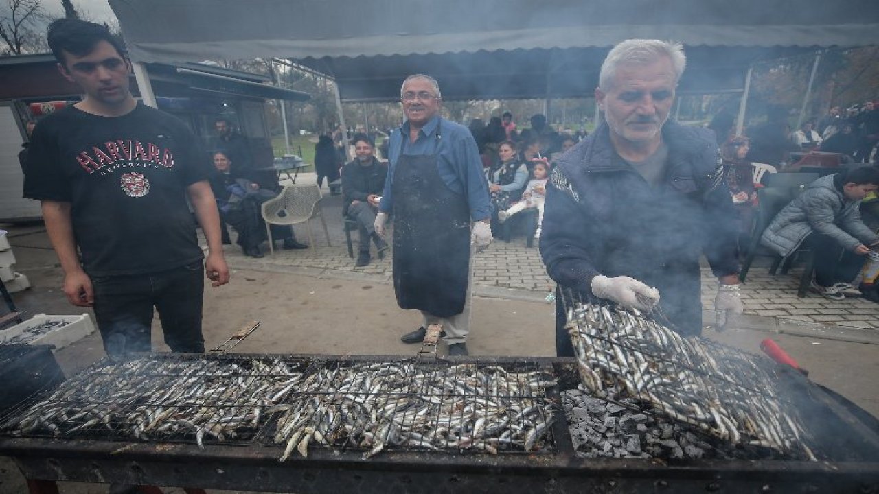 Karadeniz Hamsi Festivali'nde Bir Ton Balık Dağıtıldı