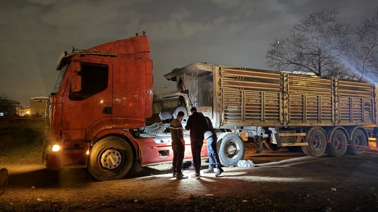 Önüne Düştüğü Tırın aAtında Kalan Kadından Acı Haber