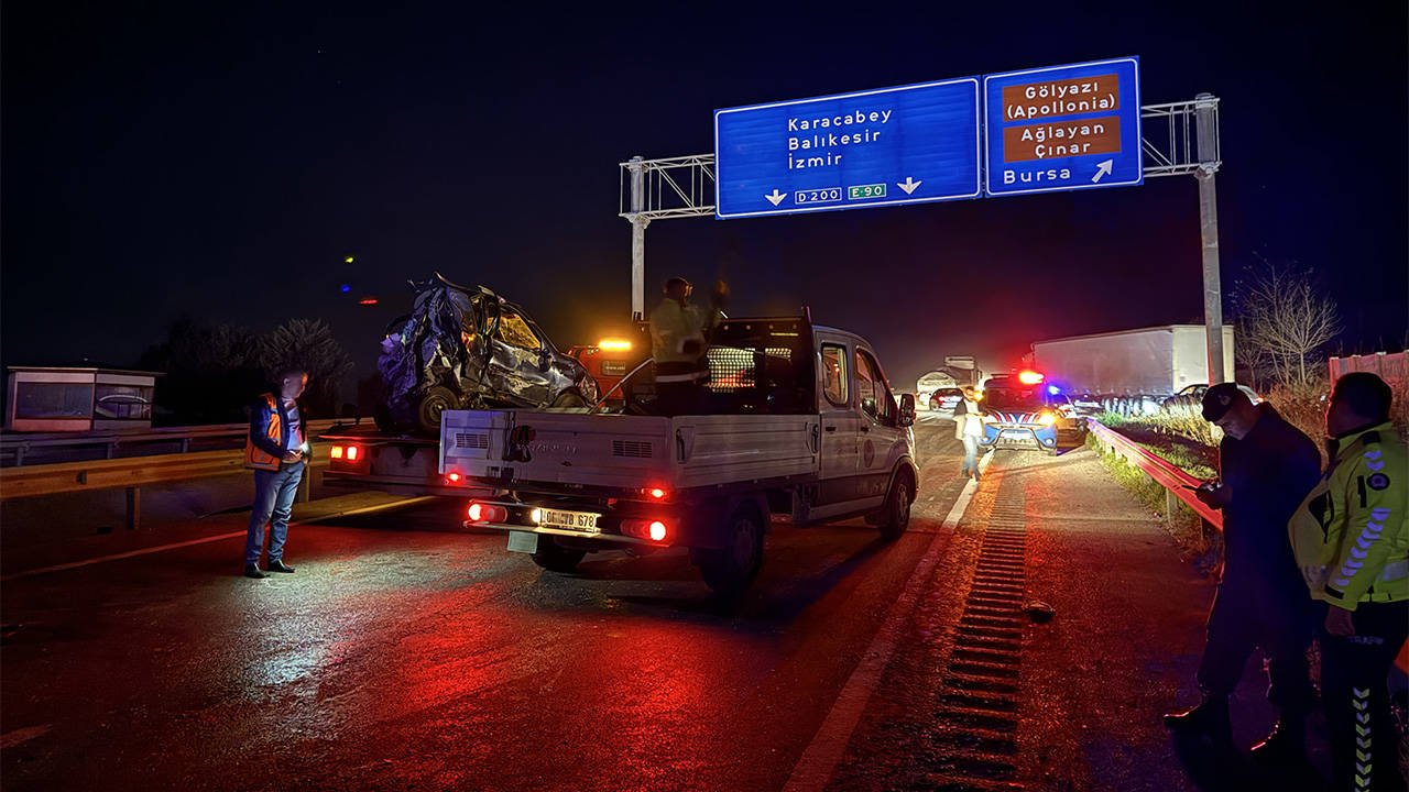 Zincirleme Trafik Kazasında 1 Kişi Yaşamını Yitirdi, 2 Kişi Yaralandı