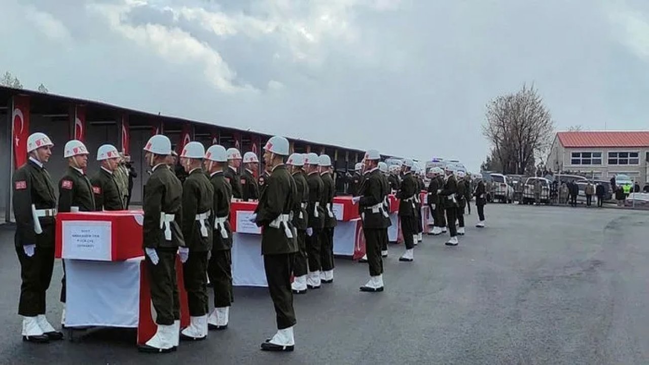 Üniversitesi Öğrencileri Şehitler İçin Yürüdü