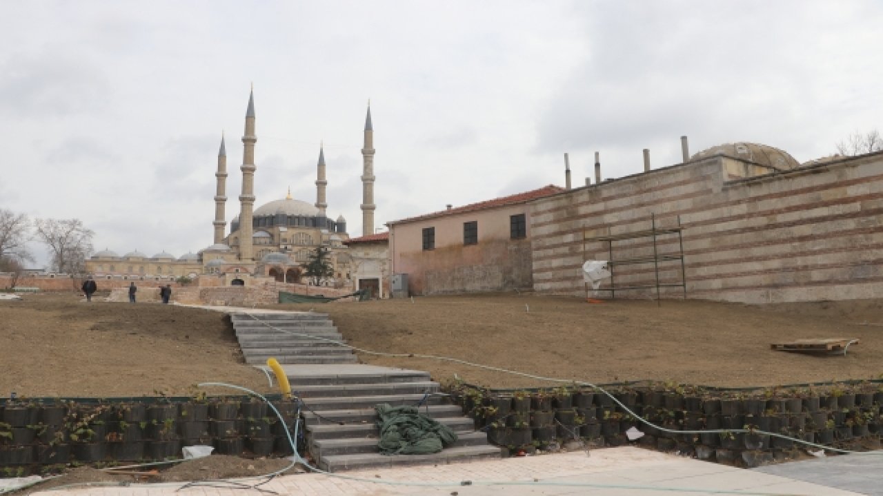 Edirne'deki Tarihi Havlucular Hanı ve Mezit Bey Hamamı Restore Edilecek