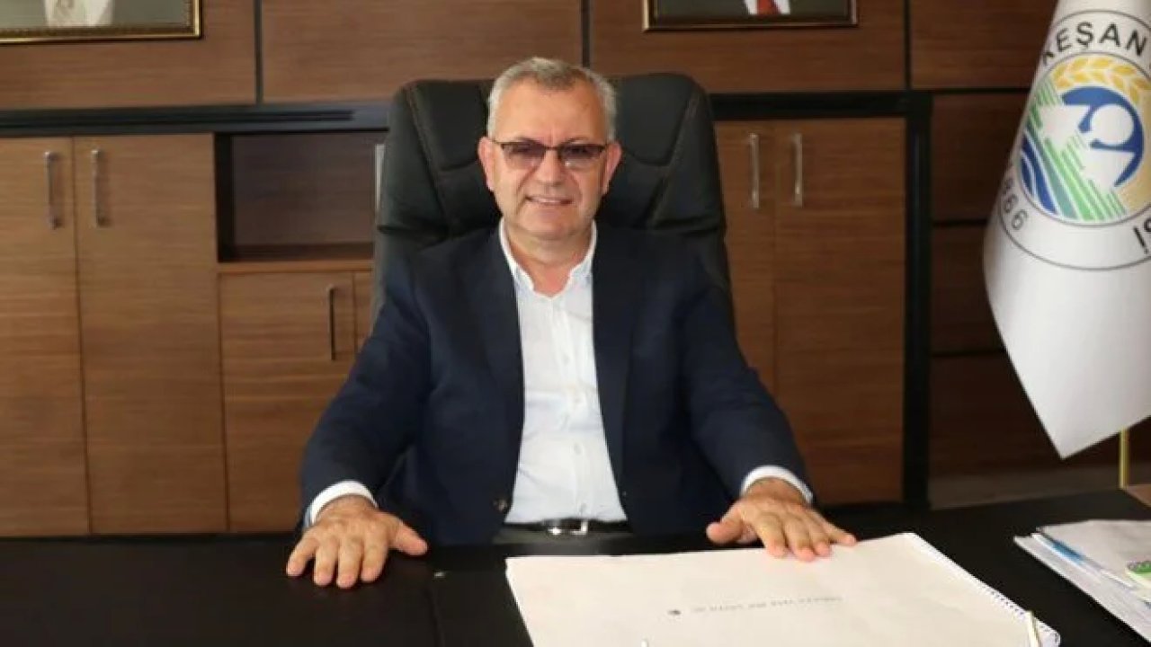 Başkan Helvacıoğlu'ndan Prof. Dr. Tabakoğlu'na Kitap Takdimi