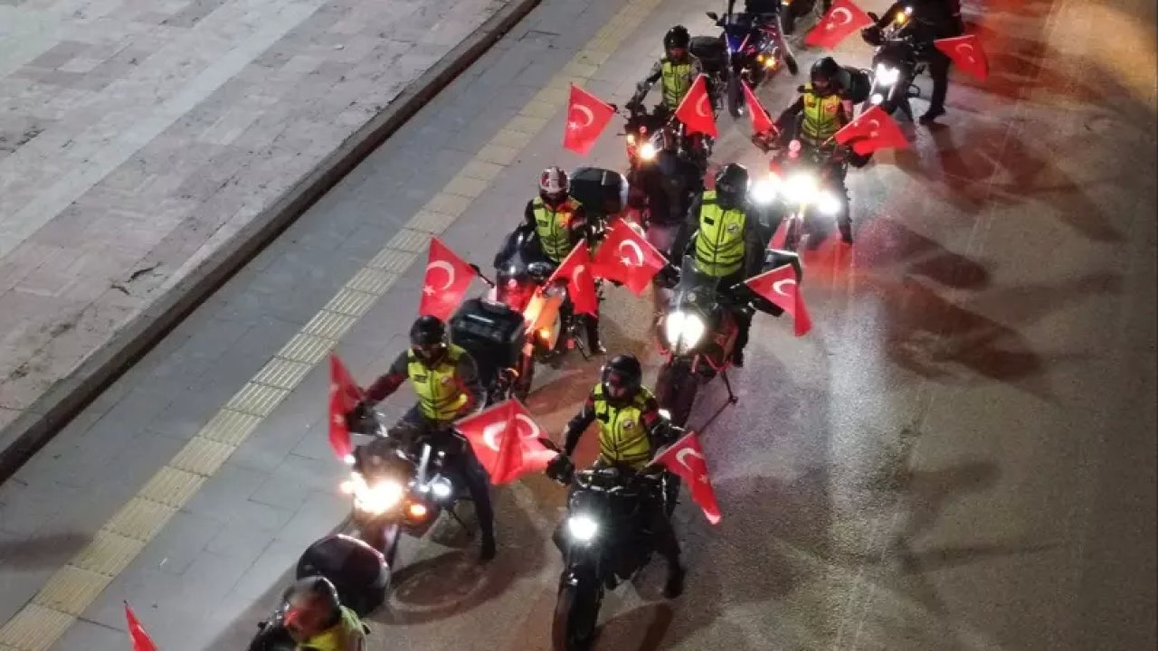 Motosikletliler Şehitler İçin Konvoy Oluşturdu