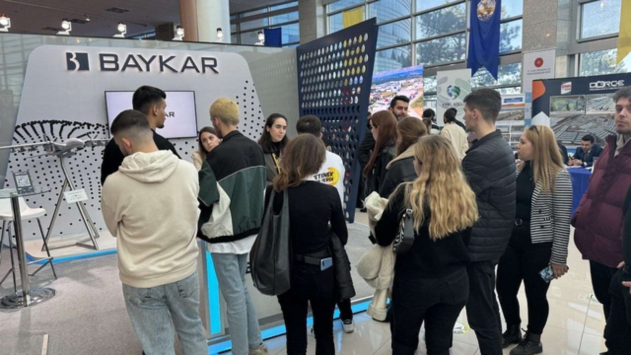 Trakya Kariyer Fuar'ında Öğrenciler Baykar Standına İlgi Gösterdi