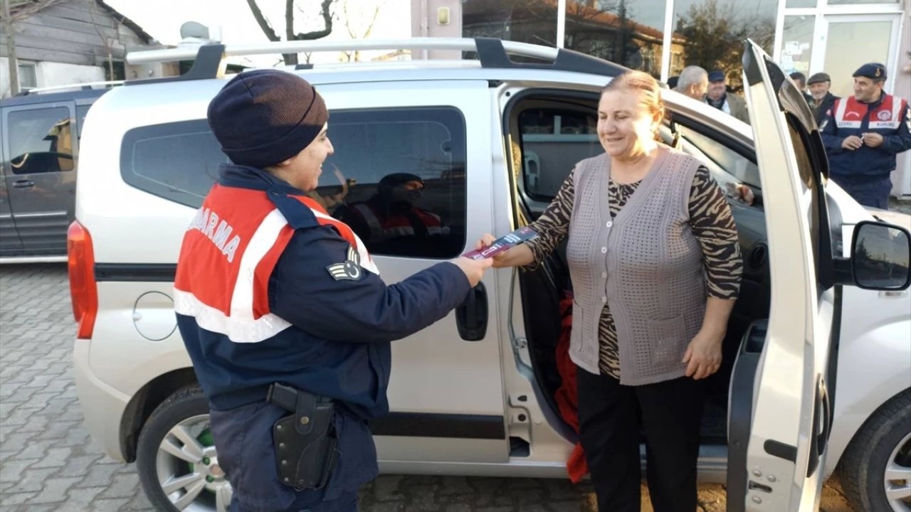 Edirne'de Jandarma Bilgilendirme Faaliyetlerini Sürdürüyor