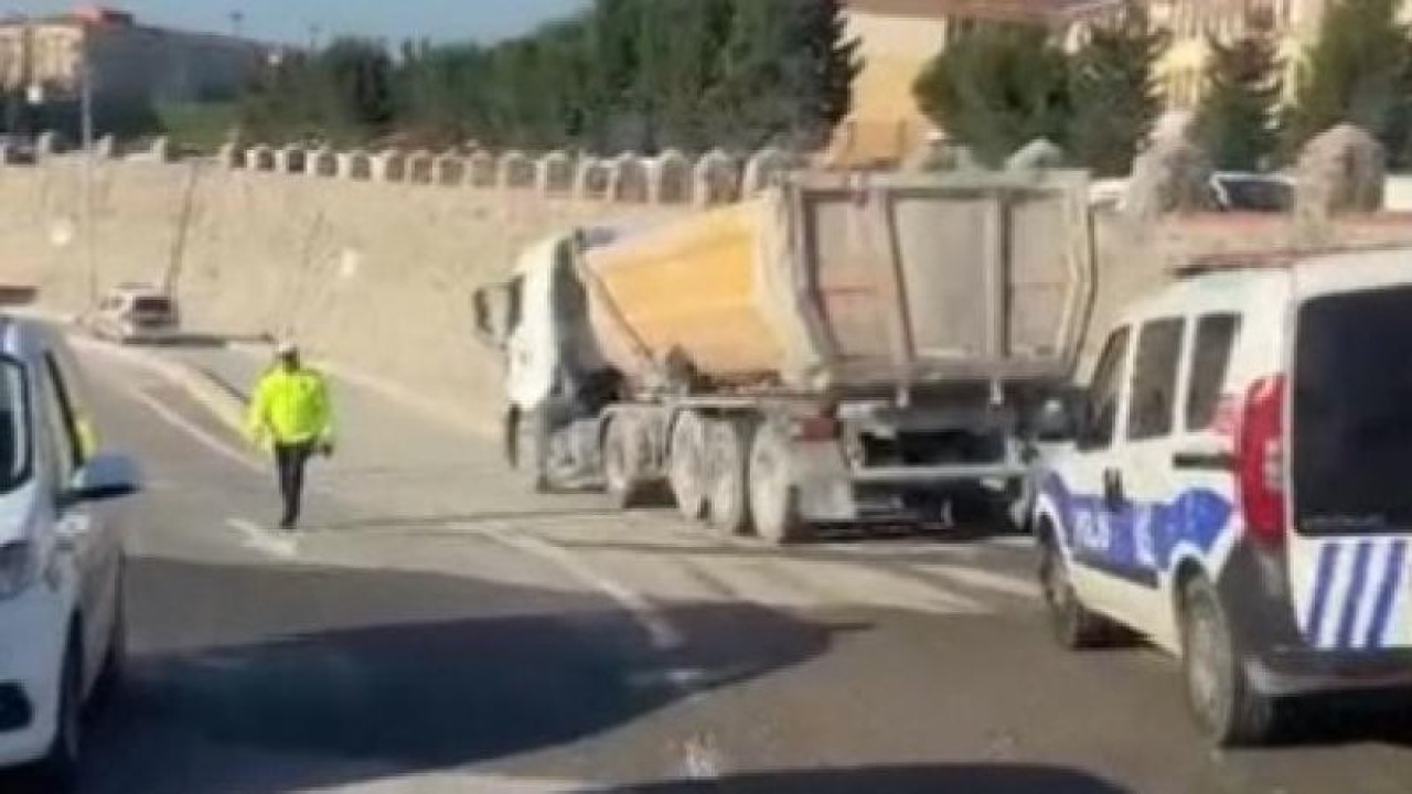 Sıvı Betonu Dökerek İlerleyen Kamyon Trafikten Men Edildi