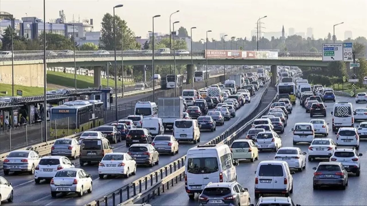 2024'ün İlk Mesai Gününde Trafik Yoğunlaştı