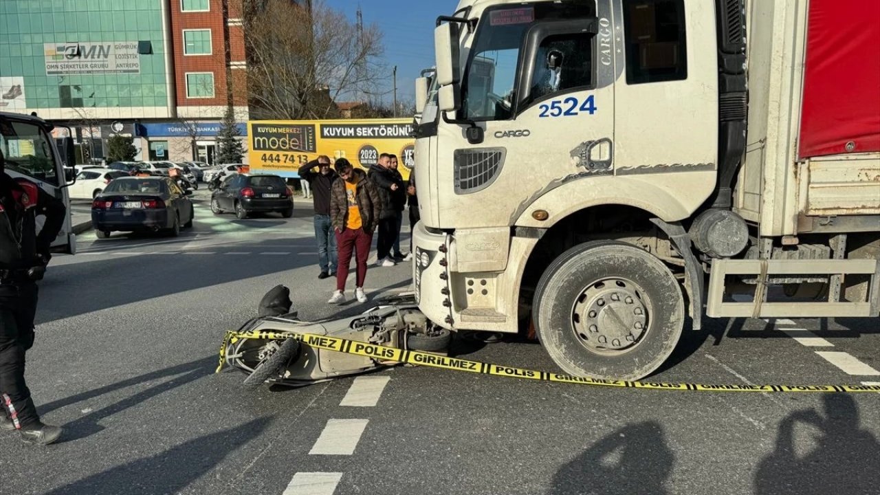 Motosiklet Sürücüsü Kamyonun Altında Kalarak Yaşamını Yitirdi