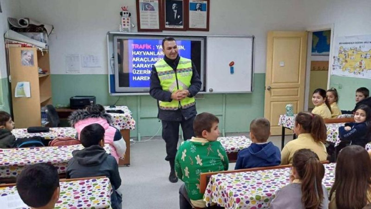 Edirne'de Jandarma Öğrencilere Trafik Eğitimi Verdi