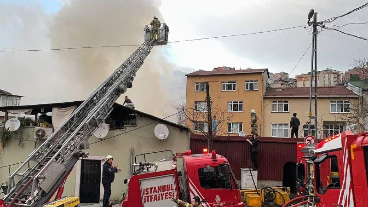 Binanın Çatısında Korkutan Yangın