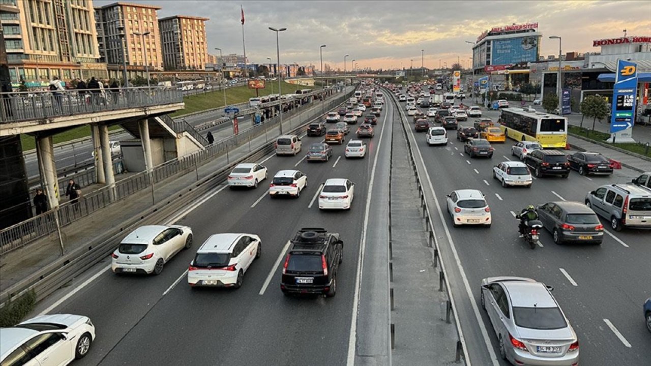 Haftanın İlk İş Gününde Trafik Yoğunluğu Yaşanıyor