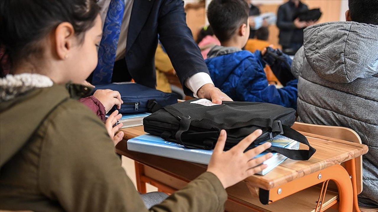 Öğrenciler Anahtarlık Şeklinde Deprem Kiti Üretti