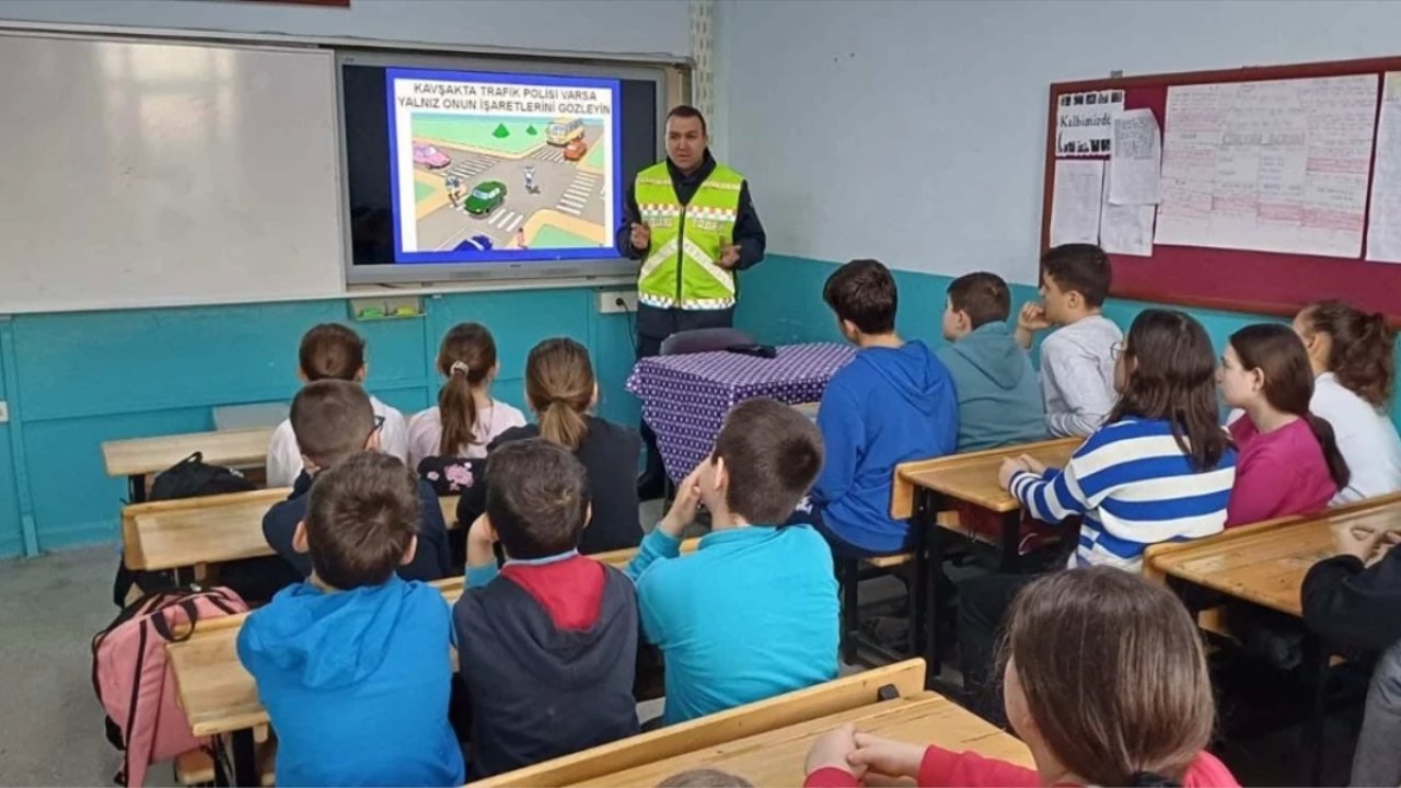 Edirne'deki Jandarmadan Öğrencilere Trafik Eğitimi