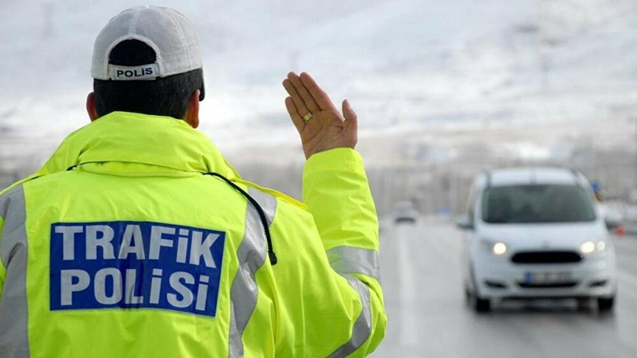 Trafiği Tehlikeye Düşüren Sürücüye Ceza Kesildi