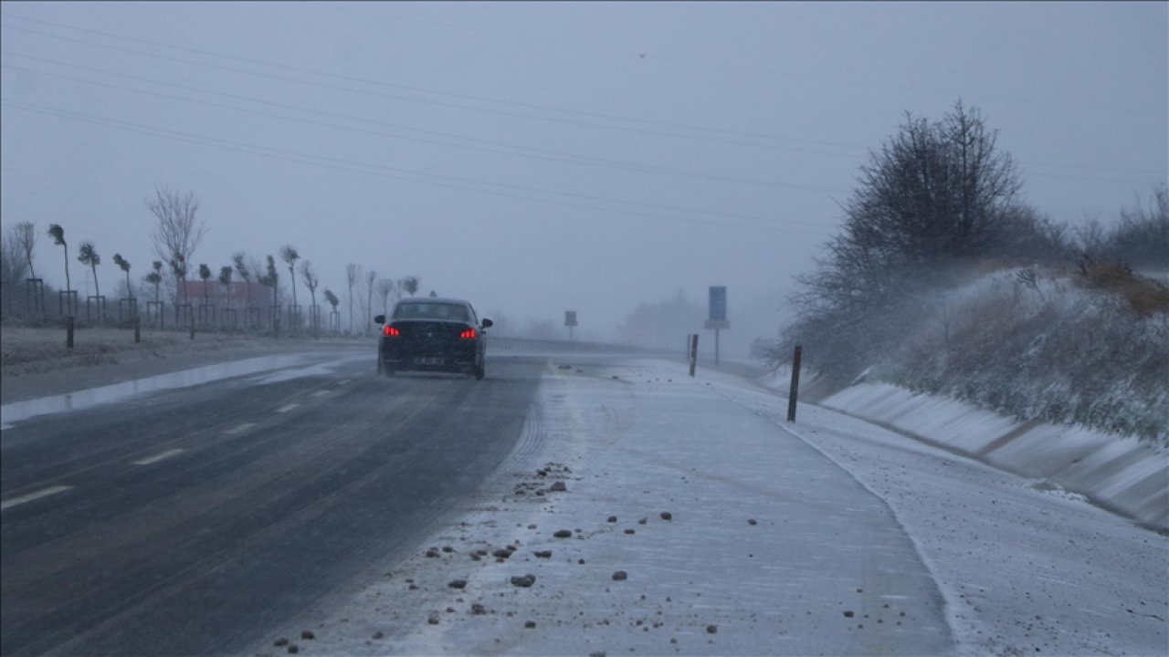 Tekirdağ'ın Bazı İlçelerinde Kar Eğitime Ara Verildi