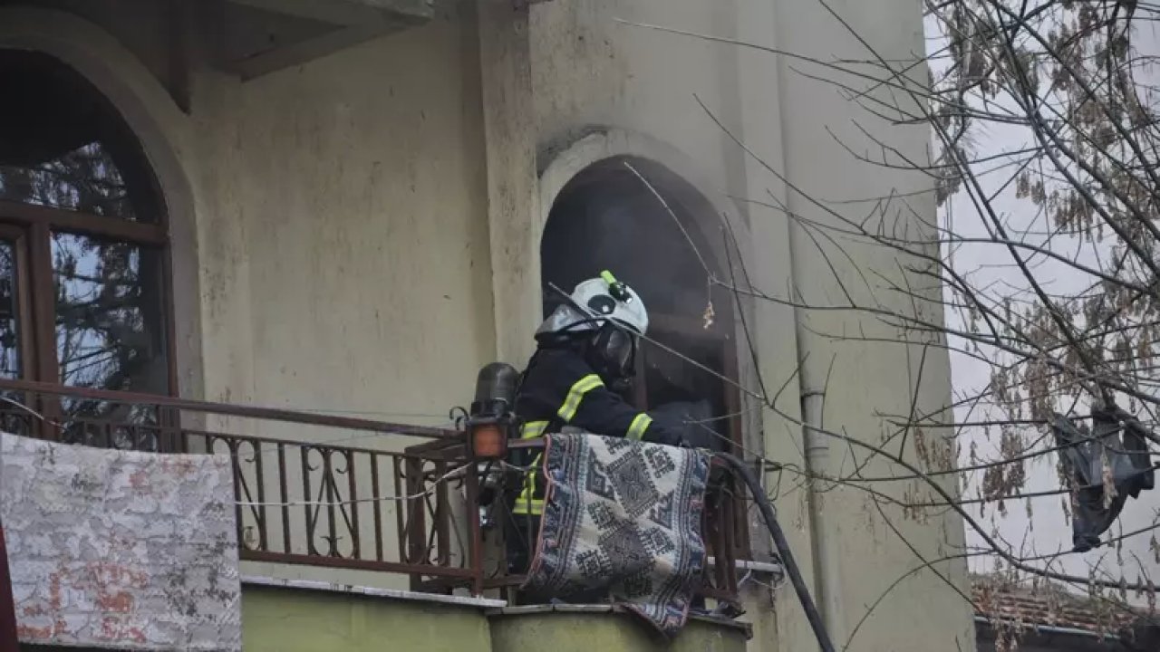 Lüleburgaz'da Apartman Çatısında Yangın Çıktı