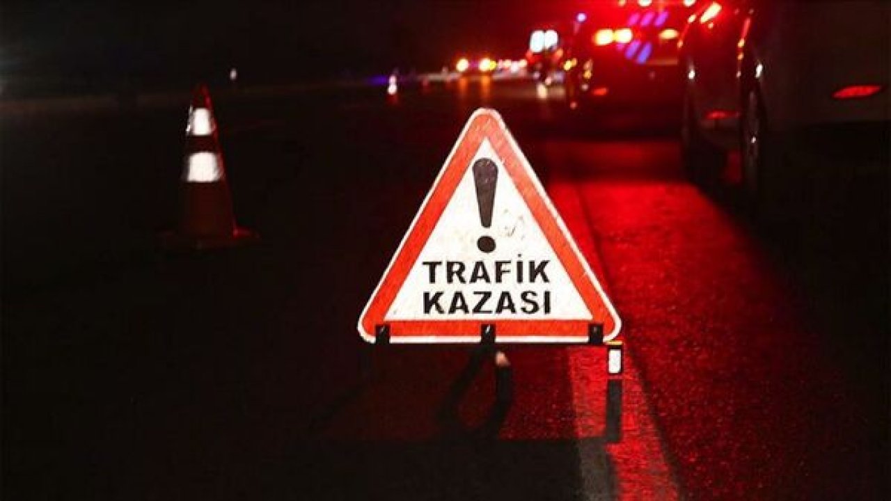 Kamyonet ile Tırın Çarpışması Sonucu 1 Kişi Öldü, 2 Kişi Yaralandı