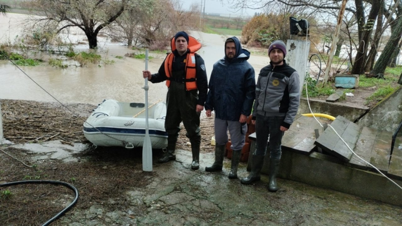 Su Kuyusunda 2 Görevli Mahsur Kaldı